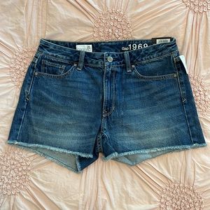 GAP SLIM CUT-OFFS DENIM SHORTS